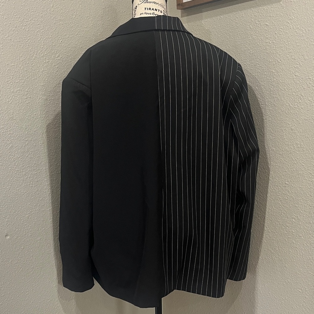 PrettyLittleThing Black and White Pinstripe Blazer - Picture 5 of 5